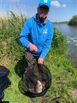 Senioren vissen aan het verlaat en samen met Willemstad jeugd vist aan het rondeel.